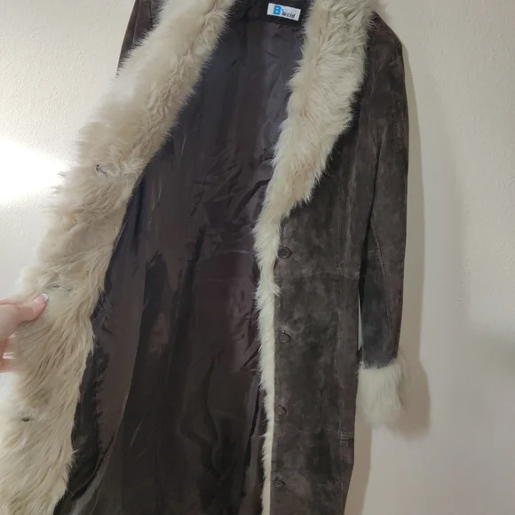 Vintage Brown Leather Jacket with Plush Cream Fur Collar - Picture 10 of 16